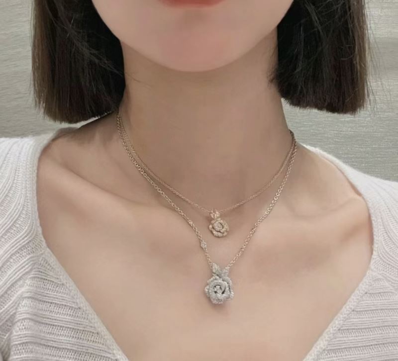 chr1st1an D10r necklaces